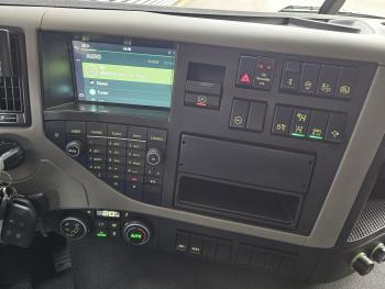 Volvo FM 330 / PORTAAL / ABSETZKIPPER